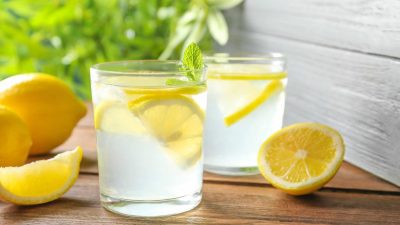 Девять причин пить лимонную воду по утрам