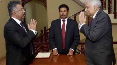 В Шри-Ланке приведён к присяге временный президент вместо сбежавшего Готабайи Раджапаксы
