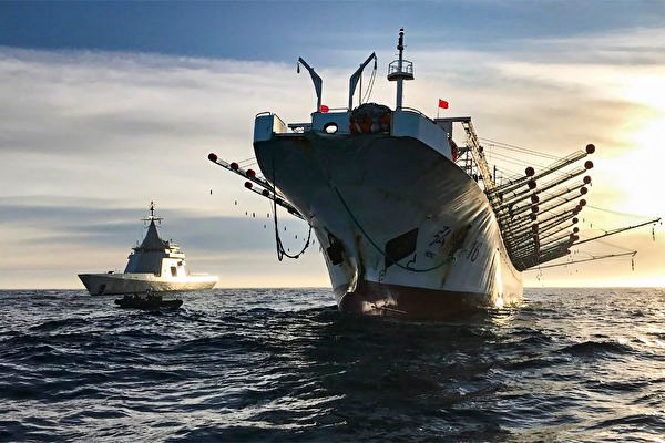 Китайское рыболовное судно незаконно находится в исключительной экономической зоне Аргентины 4 мая 2020 года. (Argentina’s Navy Press Office/AFP via Getty Images)