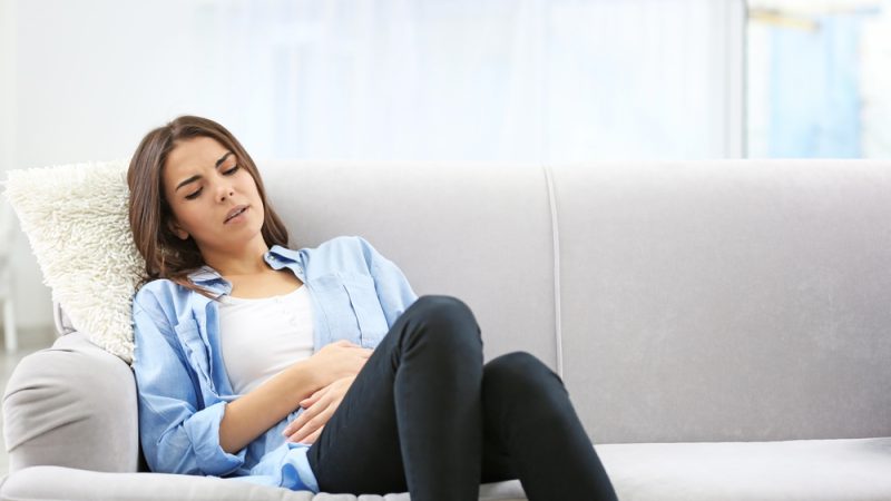 Как правило, боль возникает до, во время или сразу после менструации. Shutterstock | Epoch Times Россия