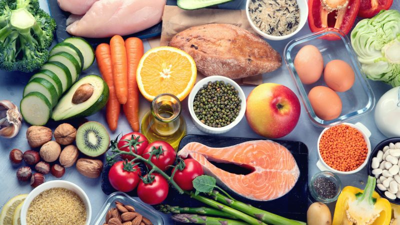 Лучший способ обеспечить себя всеми необходимыми витаминами и минералами — это употреблять разнообразную пищу. (Tatjana Baibakova/Shutterstock)  | Epoch Times Россия