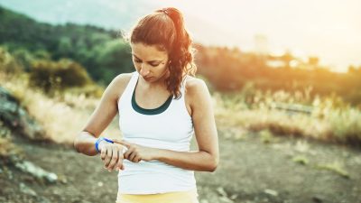 Фитнес-браслеты побуждают нас ходить на 40 минут больше каждый день