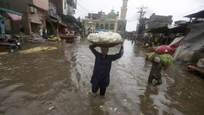 В Пакистане после обильных дождей начались наводнения, очень много жертв
