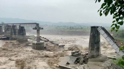 Наводнения и оползни на севере и востоке Индии: погибли не менее 50, пострадали более 800 тысяч