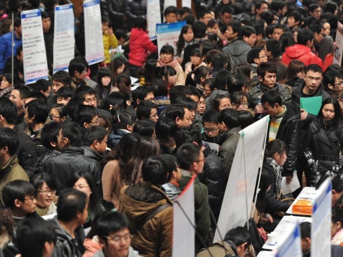 Экономика Китая продолжает падать, растёт безработица