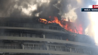 В Турции лесной пожар охватил здание отеля