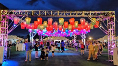 Гонконгцы вручную изготовили небесные фонари и два миллиона журавликов для установления рекорда Гиннеса