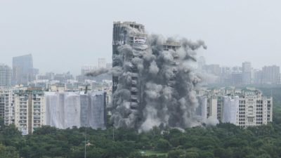 В Индии снесли два незаконно построенных небоскрёба