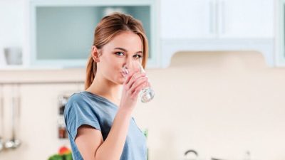 Пейте меньше, но чаще: недостаточное количество выпитой воды ведёт к ожирению