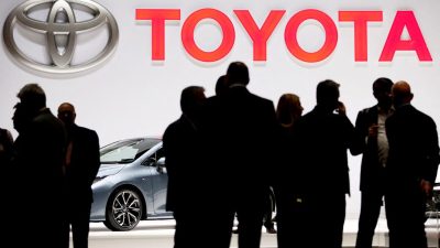 Акции Toyota упали на 3% на фоне резкого снижения прибыли за первый квартал