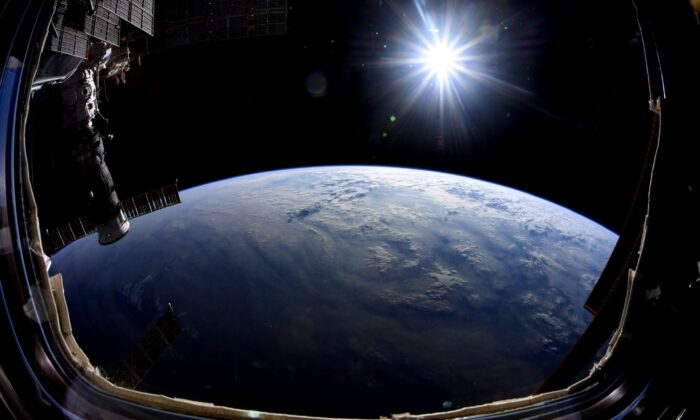Астронавт Ник Хейг делится фотографией Земли с борта Международной космической станции. (NASA/Nick Hague) | Epoch Times Россия