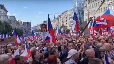 Более 70 тысяч человек вышли в Праге на антиправительственный митинг
