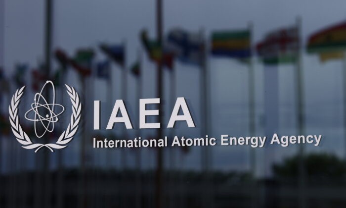 Логотип Международного агентства по атомной энергии (МАГАТЭ) в штаб-квартире МАГАТЭ в Вене, Австрия, 24 мая 2021 года. (Lisi Niesner/Reuters) | Epoch Times Россия