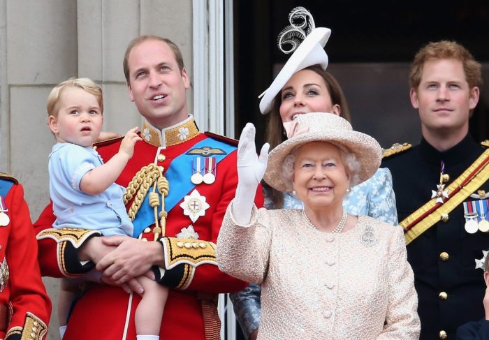 Закончилось 70-летнее правление королевы Елизаветы II: Великобритания скорбит