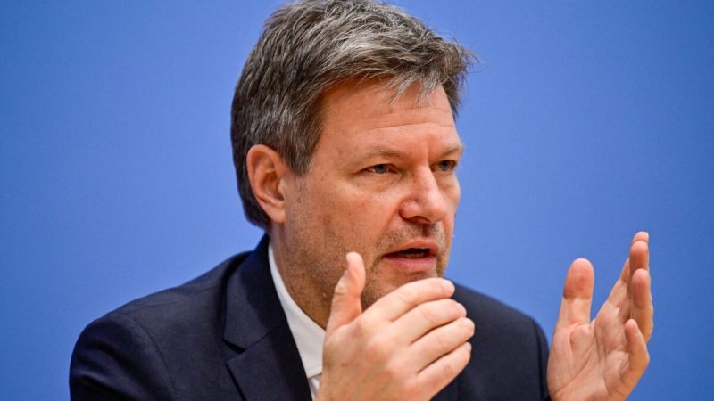 Министр экономики и защиты климата Германии Роберт Хабек выступает во время представления ежегодного экономического отчёта правительства Германии в Берлине 26 января 2022 года. (John MacDougall/Reuters)  | Epoch Times Россия
