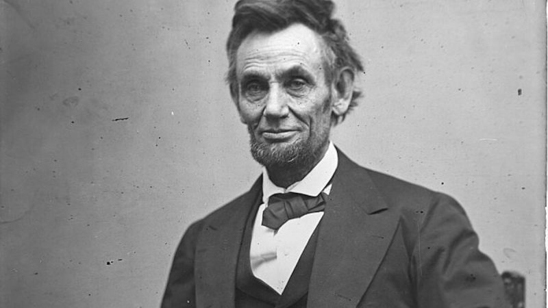 Президент Авраам Линкольн позирует для портрета 5 февраля 1865 года. (Alexander Gardner/Library of Congress via Getty Images)
 | Epoch Times Россия