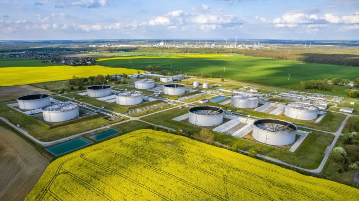 Германия взяла под контроль российские нефтеперерабатывающие заводы