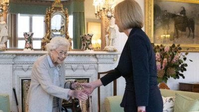 Лиз Трасс после встречи с королевой официально вступила в должность нового премьер-министра Великобритании