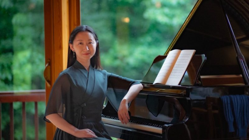 Композитор Shen Yun и пианист Цинь Юань аранжировала произведение для 6-го Международного конкурса пианистов NTD. (Courtesy of Qin Yuan) | Epoch Times Россия