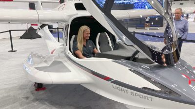 На автосалоне в Детройте демонстрировали новые летающие модели. Посмотрите!