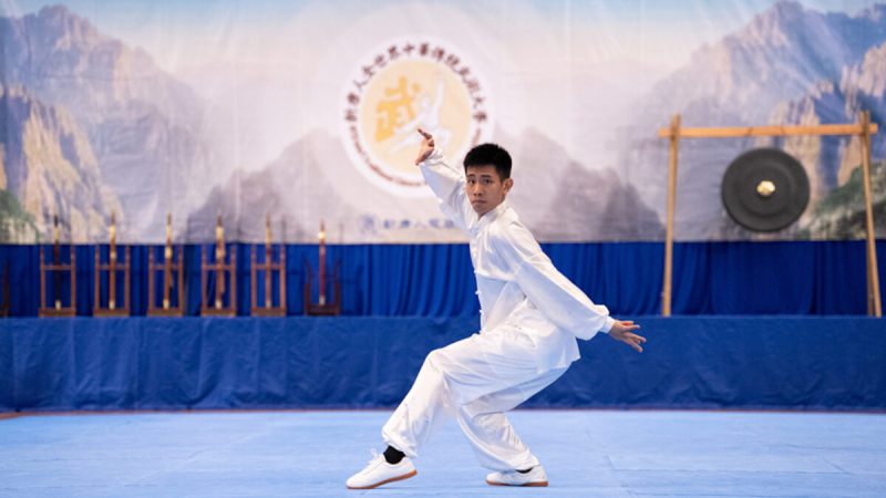 Лю Та-Йен демонстрирует Кулак из пяти рук во время 7-го Международного соревнования NTD по традиционным китайским боевым искусствам 28 августа 2022 года. (Ларри Дай/ «The Epoch Times») | Epoch Times Россия