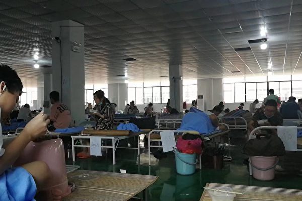 Внутри временной больницы в городе Гуйси, провинция Цзянси. (Courtesy of interviewee)
 | Epoch Times Россия