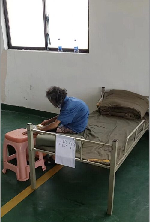 По словам пациентов, больницы в китайском городе Гуйси похожи на «концентрационные лагеря»