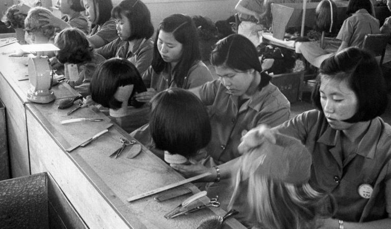 Парики стали жизнеспособным способом заработка, поскольку продажа париков покупателям в западных странах обеспечивала постоянный приток иностранной валюты в Южную Корею. (Image: via Public Domain) | Epoch Times Россия