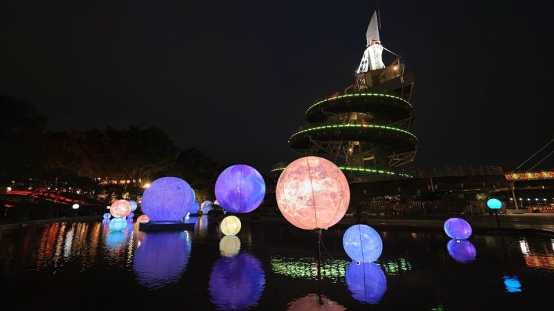 7 сентября 2022 года в Гонконге открылась выставка фонарей в парке на набережной Тай По. (TM Chan/The Epoch Times)  | Epoch Times Россия