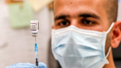 Одна из руководителей компании Pfizer признала, что вакцина от COVID-19 не тестировалась на передачу вируса