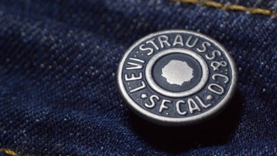 В США продали джинсы Levi’s времён «Золотой лихорадки». Уникальной находке более 150 лет