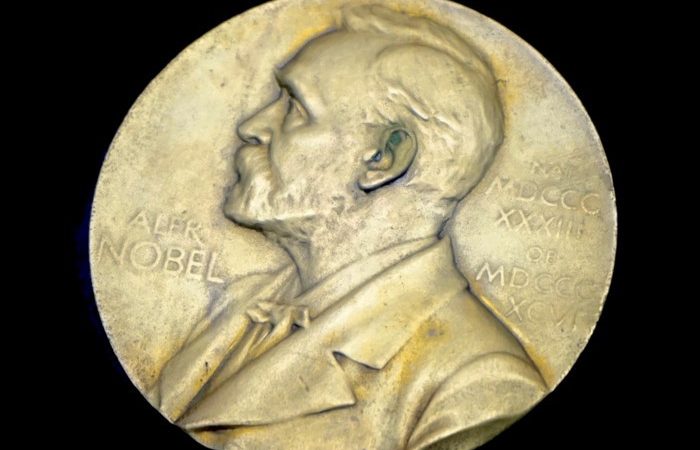 Кто стал лауреатом Нобелевской премии по физиологии и медицине?