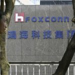 Рабочим завода Foxconn в Чжэнчжоу предложили по $1400 отступных