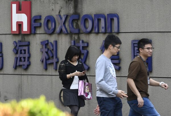 логотипа Foxconn в Тайбэе, Тайвань, 31 января 2019 года. (SAM YEH/AFP via Getty Images)
