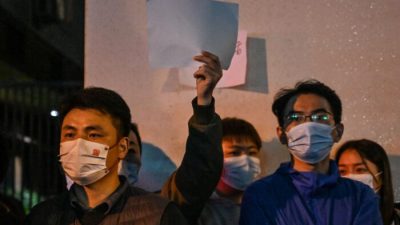 Чистые листы бумаги стали символом неповиновения на акциях протеста в Китае