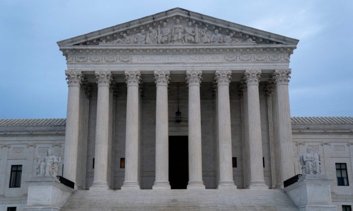 Сенат США проголосовал за принятие закона, закрепляющего федеральное право на однополые браки