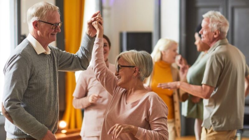 Бальные танцы — это элегантный способ получить физическую нагрузку и пообщаться. (SeventyFour/Shutterstock) | Epoch Times Россия