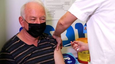 Израильские учёные: Быстрое ослабление действия вакцины от COVID-19 ставит под сомнение необходимость в бустерных дозах