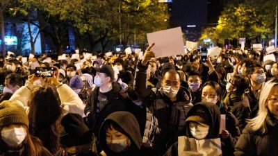 Китай ослабляет ограничения на COVID-19, протестующие опасаются возмездия
