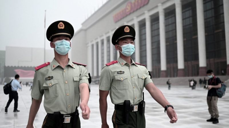 Военизированная полиция возле музея Коммунистической партии Китая рядом с национальным стадионом «Птичье гнездо» в Пекине 25 июня 2021 года. (Noel Celis/AFP via Getty Images) | Epoch Times Россия