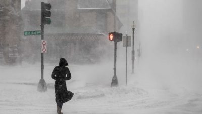 На США обрушился снежный шторм. Погибли не менее 12 человек