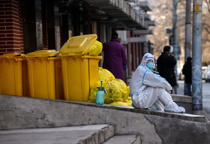 Крематории и больницы Китая переполнены из-за COVID по всей стране