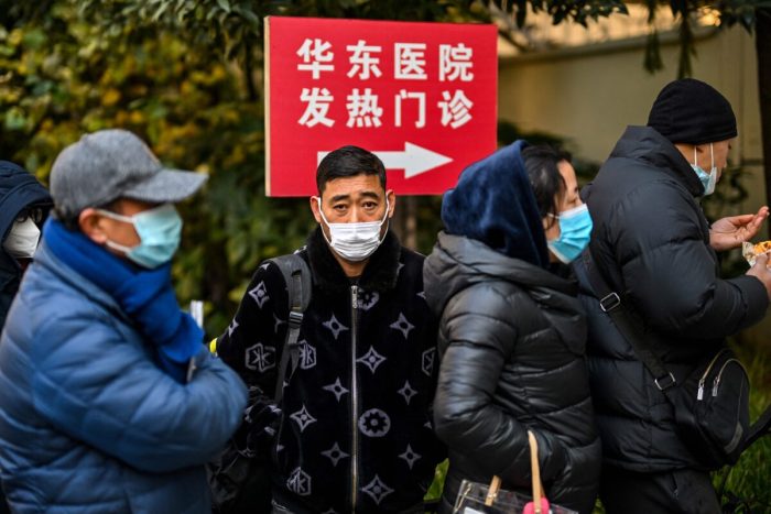 Крематории и больницы Китая переполнены из-за COVID по всей стране