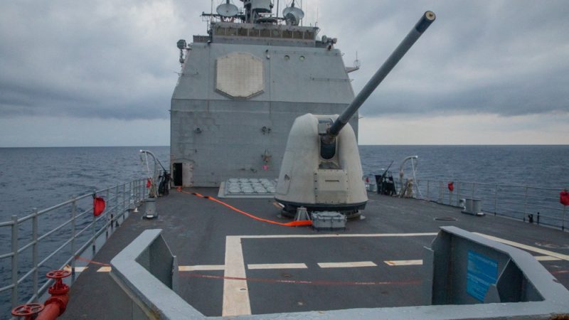 Крейсер с управляемыми ракетами класса «Тикондерога» USS Antietam (CG 54) 7-го флота США проводит операции в Тайваньском проливе 28 августа 2022 года. (U.S. Navy/Handout via Reuters) | Epoch Times Россия
