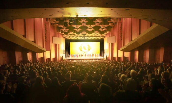 Первое выступление Shen Yun Performing Arts в Хьюстоне состоялось 26 декабря 2022 года в Jones Hall for the Performing Arts. (The Epoch Times) | Epoch Times Россия