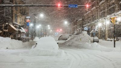 Снежная буря унесла жизни около 25 человек в Нью-Йорке