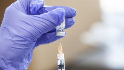 Pfizer и Moderna запускают исследования вакцины против миокардита