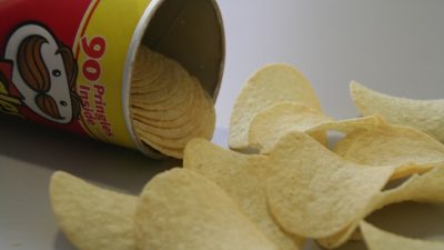 Чипсы Pringles исчезают с прилавков российских магазинов