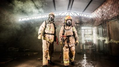 Пожарные локализовали отрытое горение в подмосковном ТЦ «СтройТракт»
