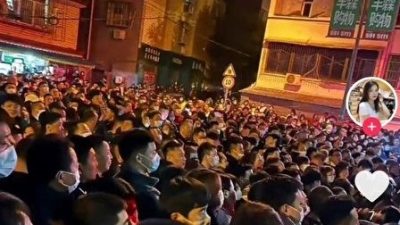 Китайская полиция пресекает протесты разгневанных родителей против издевательств над подростками